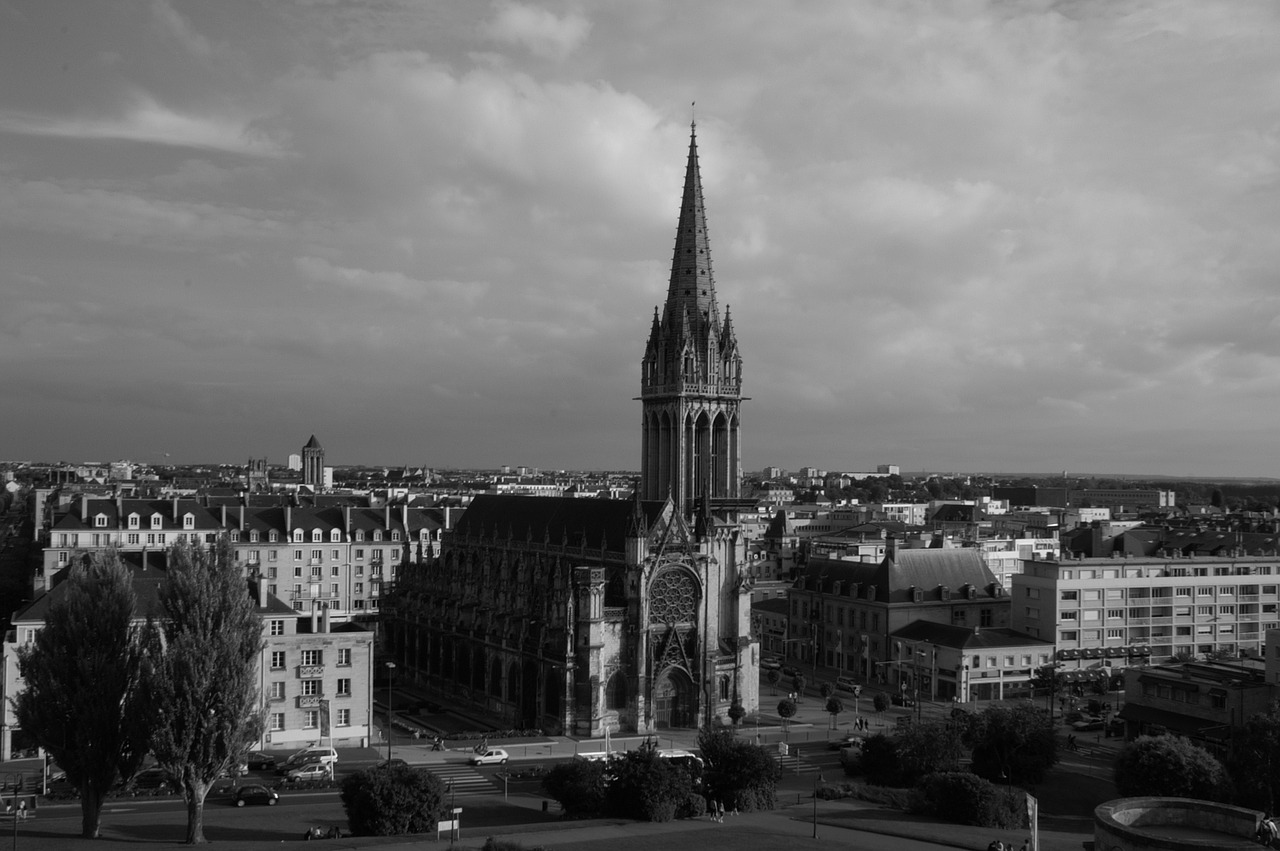 La chaleureuse ville de Caen vous accueille